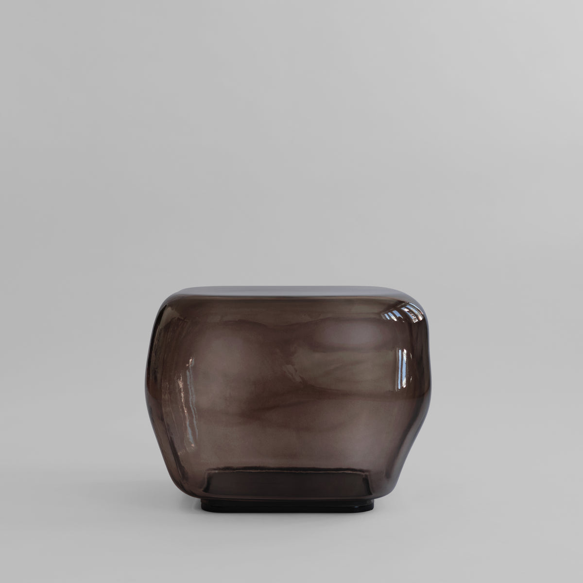 Ishi Medio glasbord i Smoked Forest fra 101 Copenhagen.