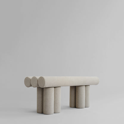 Hiro Bench med Linen-polstring fra 101 Copenhagen.