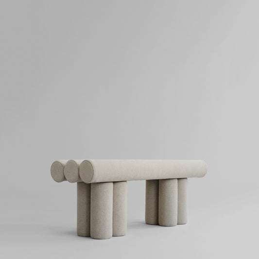 Hiro Bench med Linen-polstring fra 101 Copenhagen.