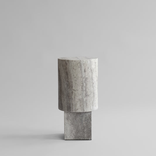 Column sidebord i Silver Travertine fra 101 Copenhagen.