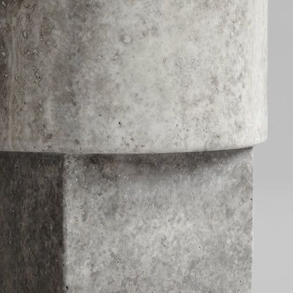 Column sidebord i Silver Travertine fra 101 Copenhagen.