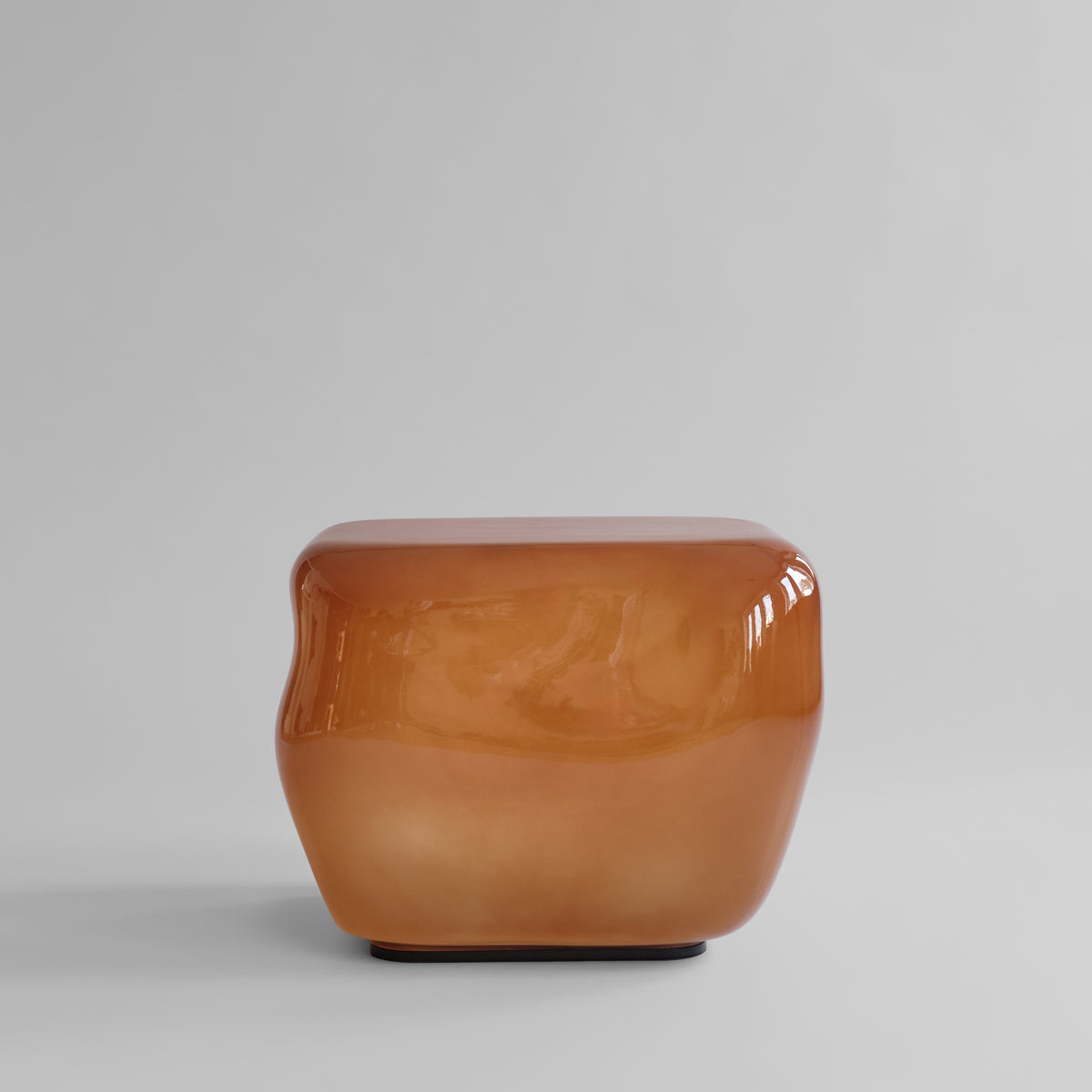 Ishi Medio glasbord i Caramel fra 101 Copenhagen.