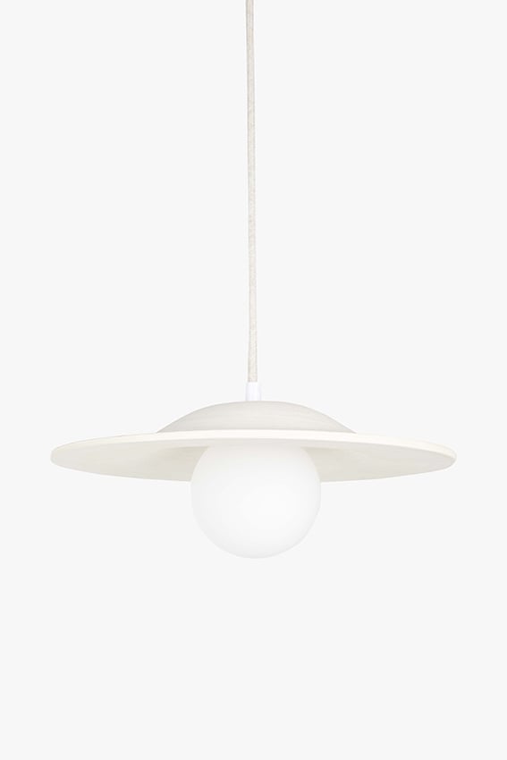 July Pendant fra Studio Femme Home – Lertøj, hør og mat opalglas