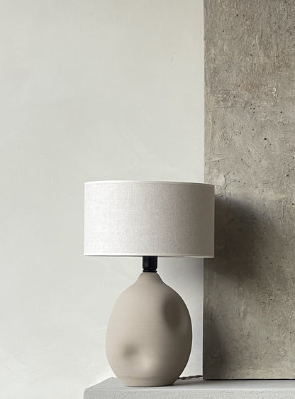 Liz Table Lamp fra Studio Femme Home – produktdetalje og alternativ visning