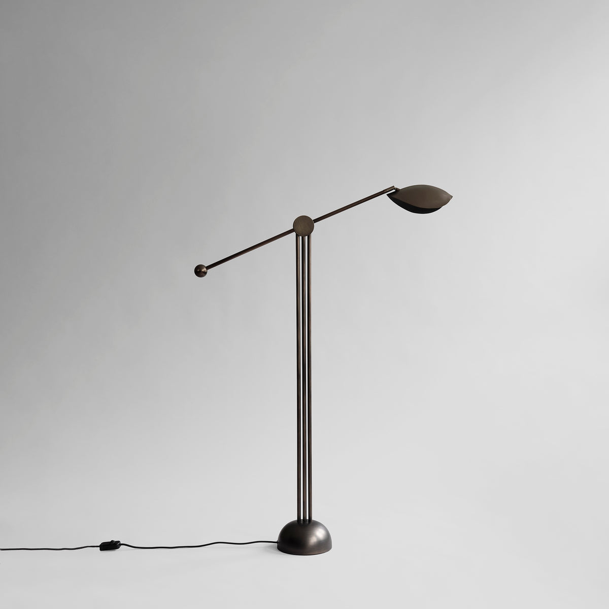 Stingray Floor Lamp – Bronze fra 101 Copenhagen – alternativ visning