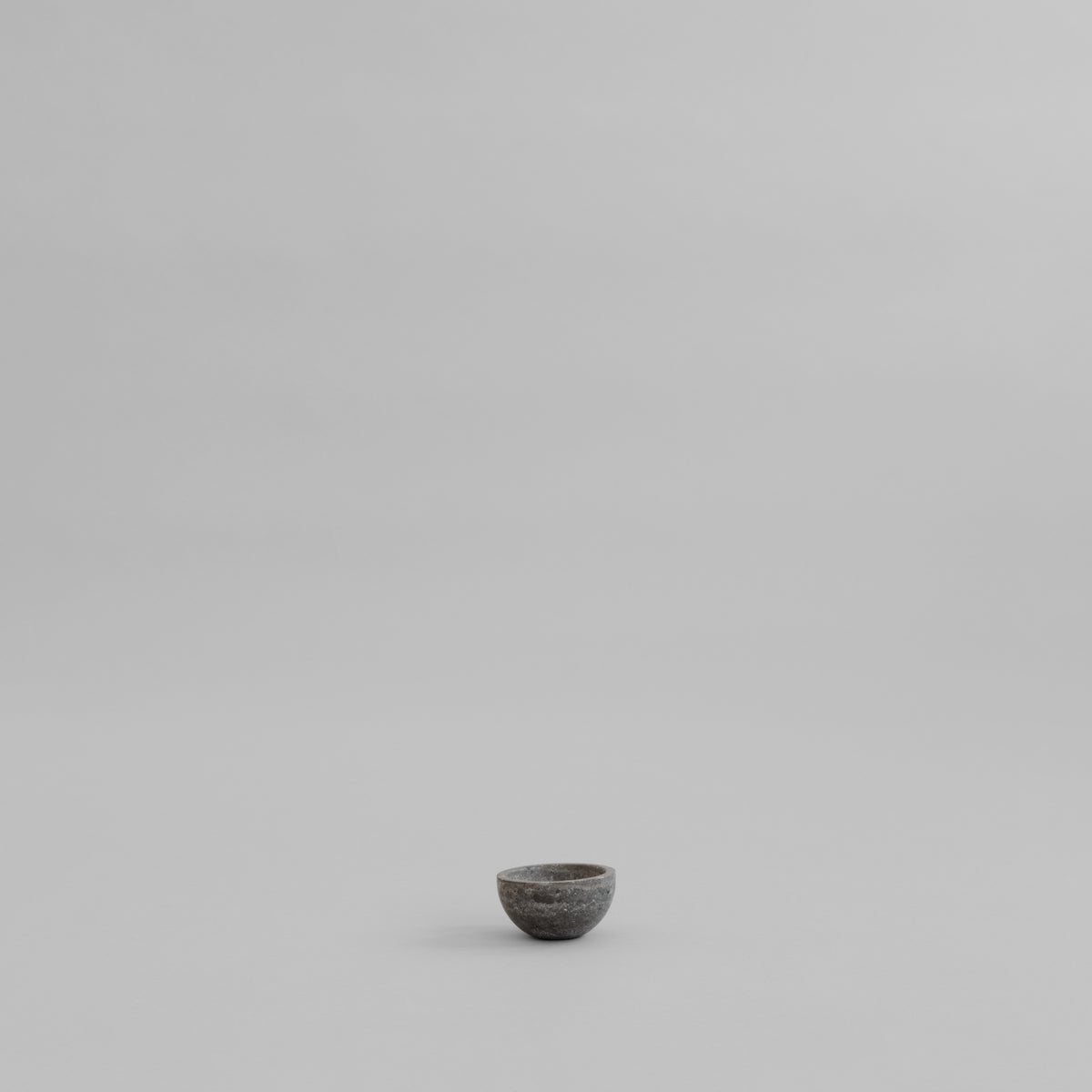 Enkei Salt Bowl – Silver Travertine fra 101 Copenhagen