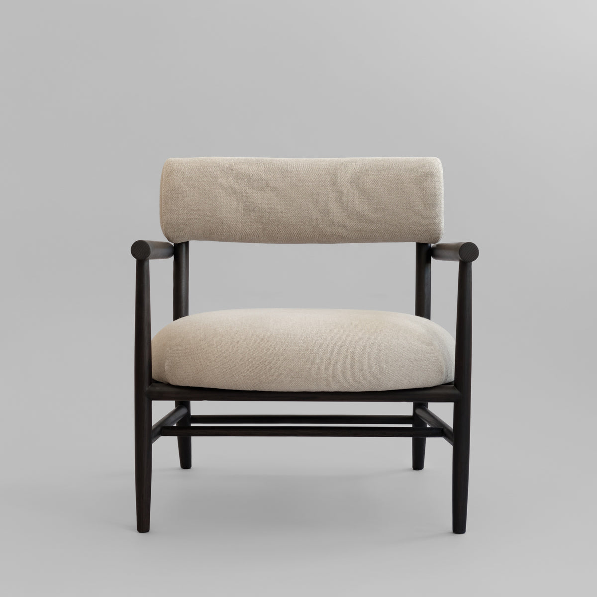 Nama Lounge Chair – Coffee Black Oak / Linen fra 101 Copenhagen