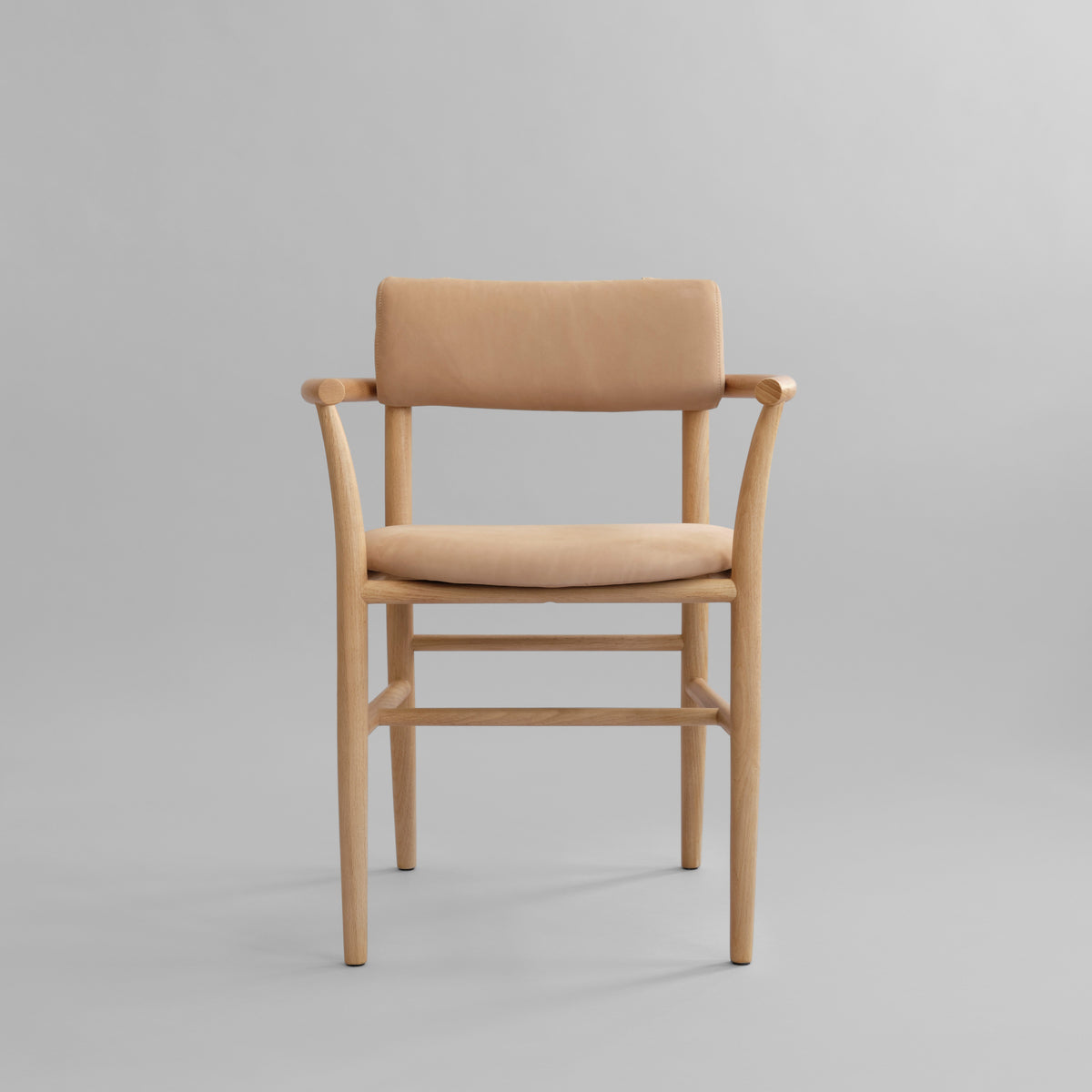 Nama Dining Chair Armrest – Natural Oak / Nubuck fra 101 Copenhagen
