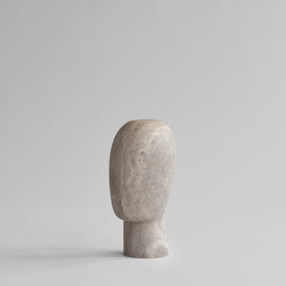 Head Sculpture Medio – Silver Travertine fra 101 Copenhagen