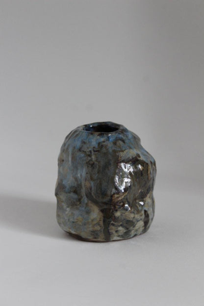 Skulpturel vase – Blå / grå — NIWA Ceramics