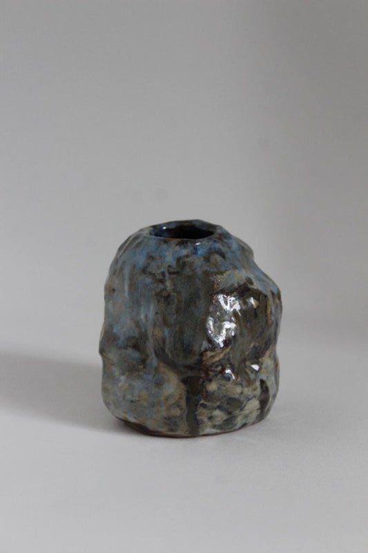 Skulpturel vase – Blå / grå — NIWA Ceramics