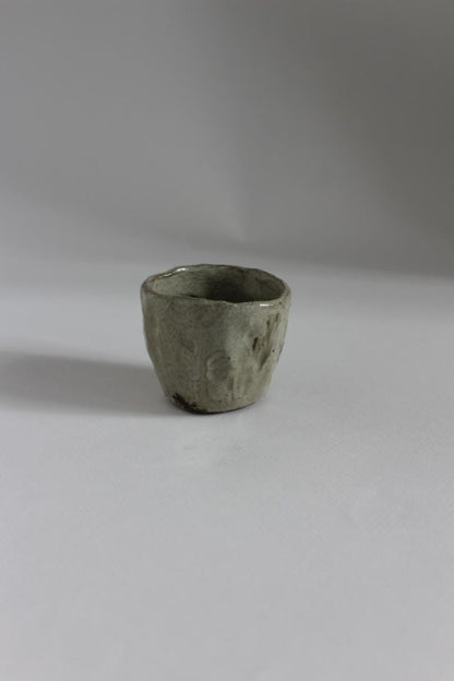 Rund kop — NIWA Ceramics – Grågrøn – alternativ vinkel