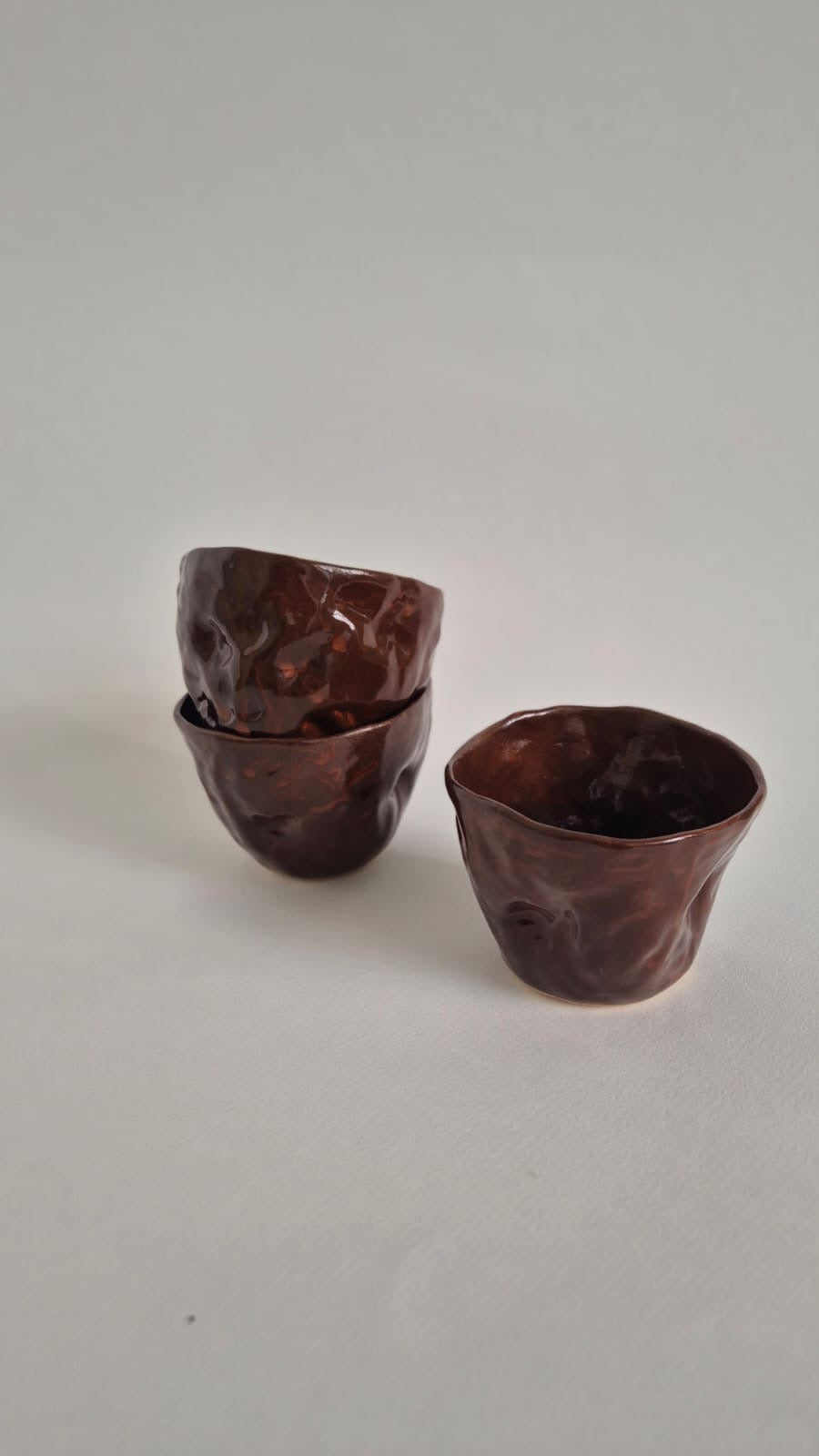 Tre mørkebrune Cocoa Cups fra NIWA; kopperne sælges enkeltvis